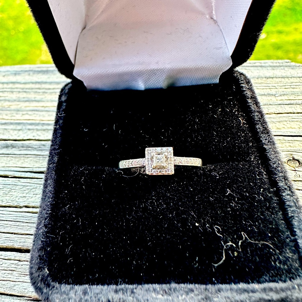 Women’s Diamond Ring